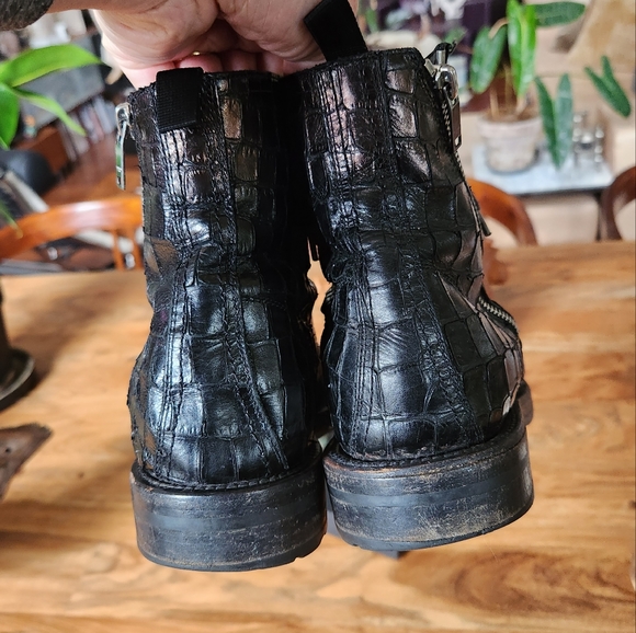 Saint Laurent crocodile embossed combat boots - Picture 8 of 8